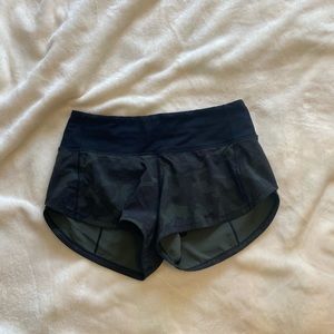 women’s lululemon army print speed up shorts